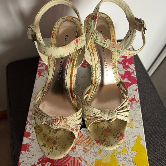 Spring/Summer Floral Wedge Platform *USED* - Picture 4 of 4